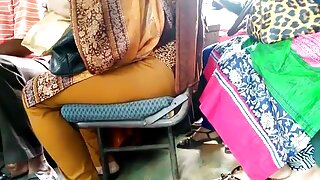 એક સુંદર રશિયન કૂતરી વ્યક્તિ તેના ગર્દભમાં મૂકવા માટે ગુજરાતી શાળા સેક્સ વિડિઓ તેના પગ ઉપર મૂકે છે.